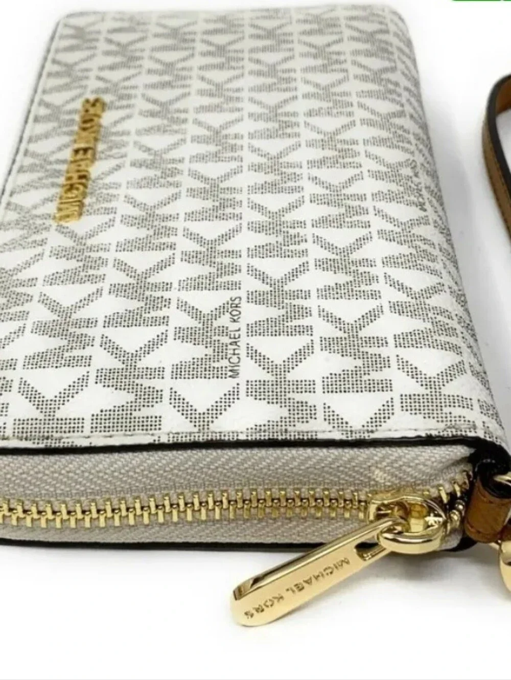 NWT Michael Kors Jet Set Phone Case Vanilla Logo Zip Wristlet Gold Hardware